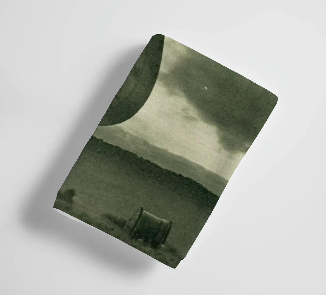 Aarde roept badhanddoek van Cassia Beck Collage