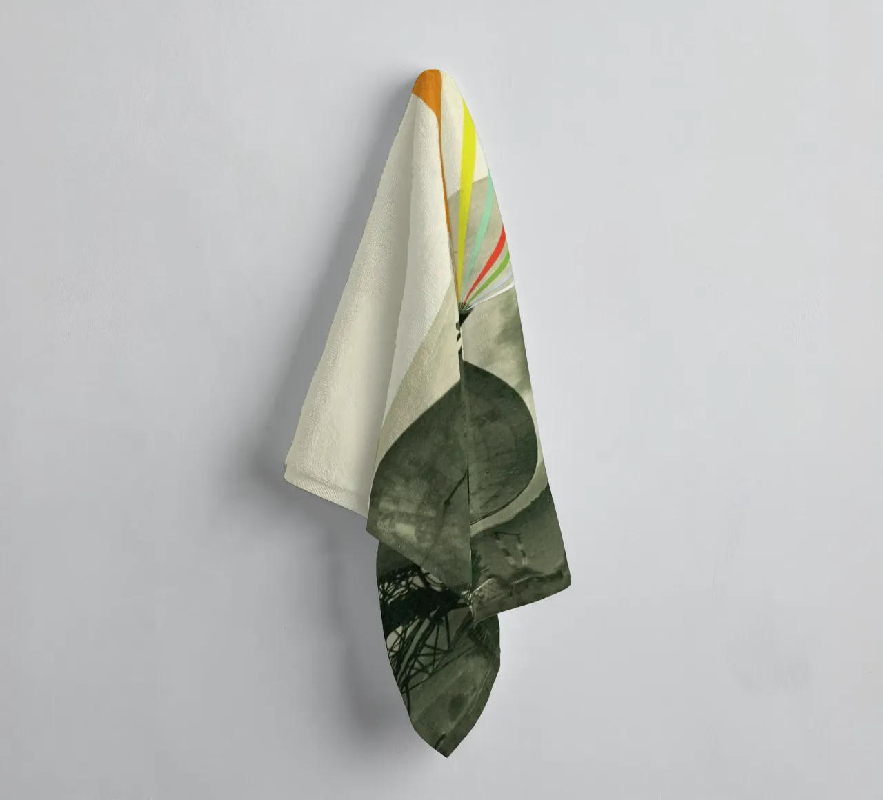 Aarde roept badhanddoek van Cassia Beck Collage