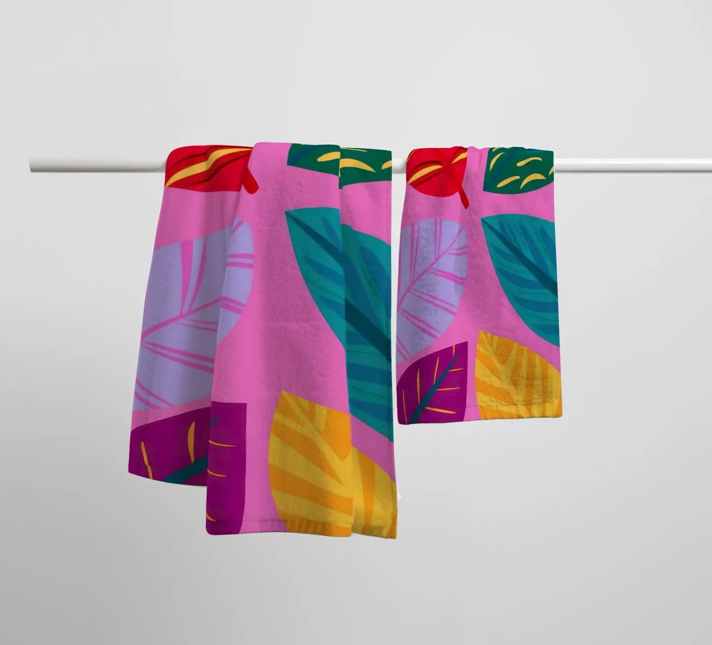 Roze bladpatroon badhanddoek van Lune Dreams