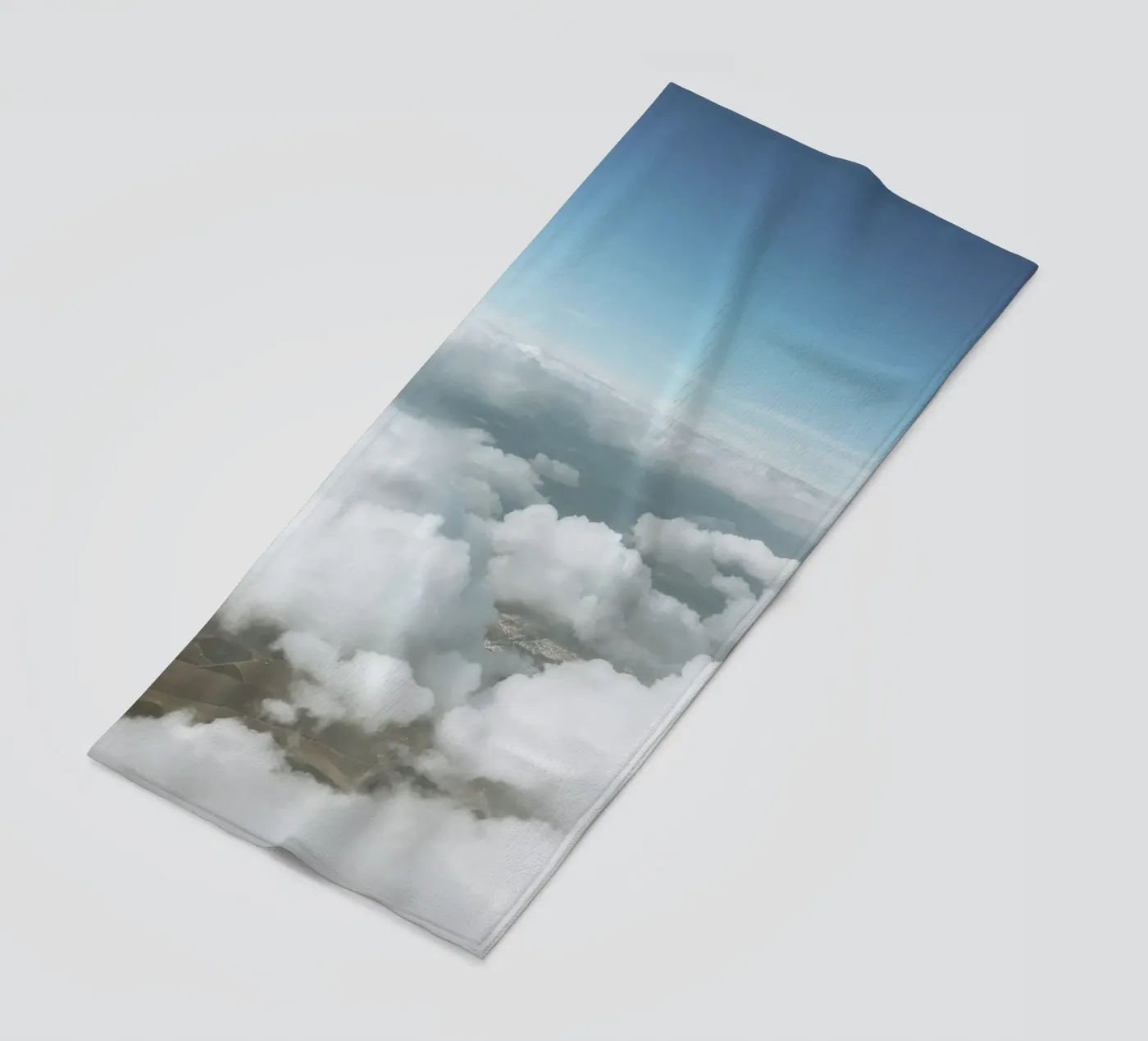 Fluffy Clouds telo mare da Cassia Beck Photography