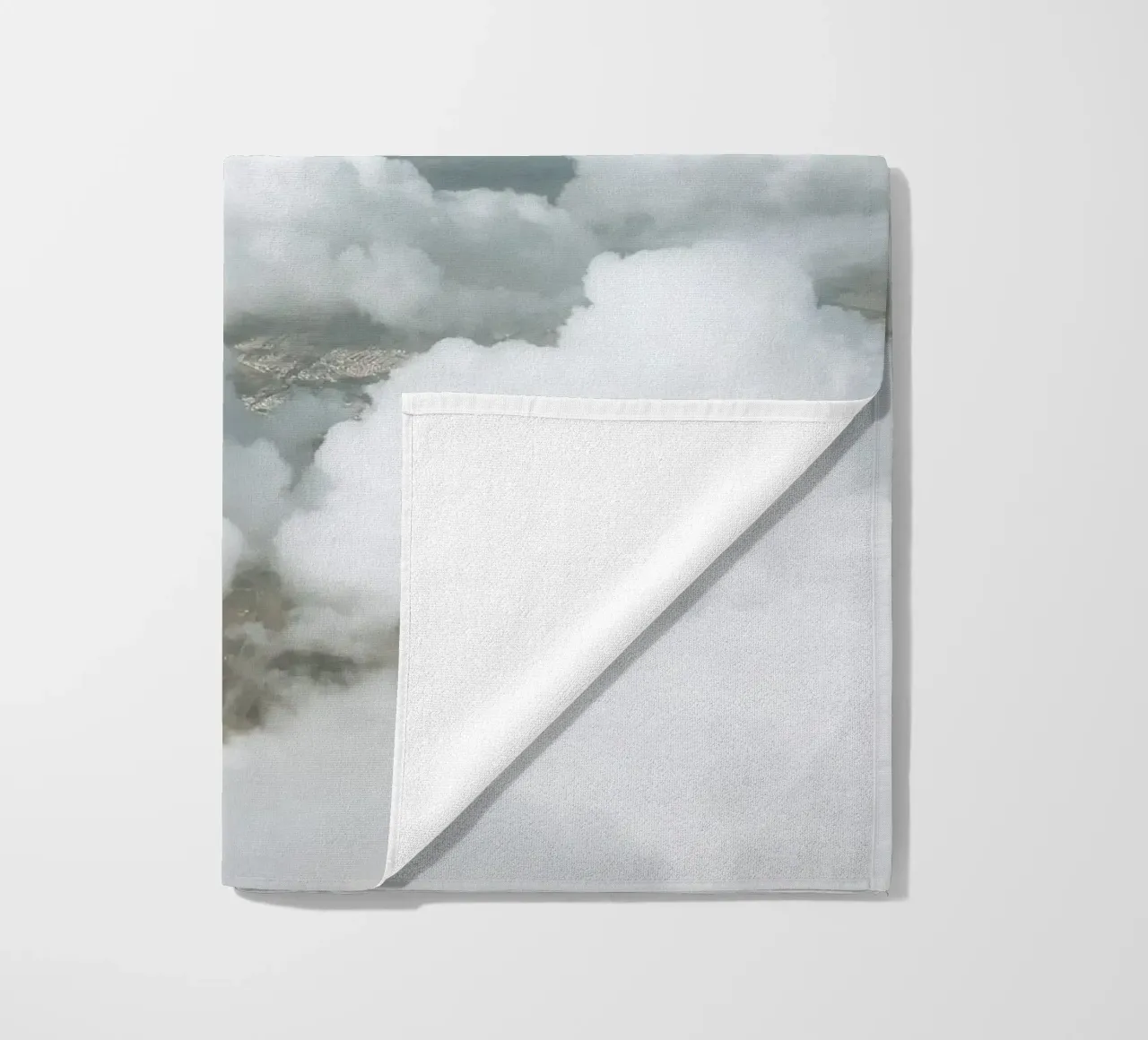 Pluizige wolken strandhanddoek van Cassia Beck Photography