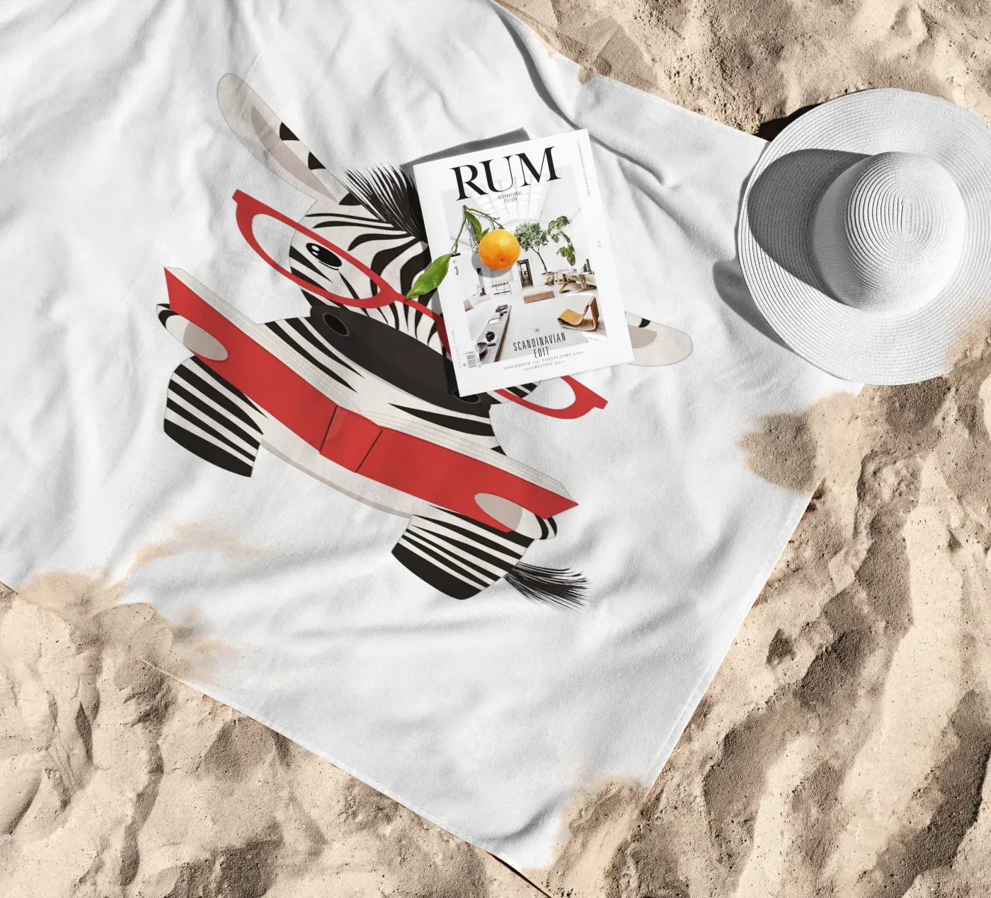 Ein gestreifter Leser Strandtuch von HookASmile