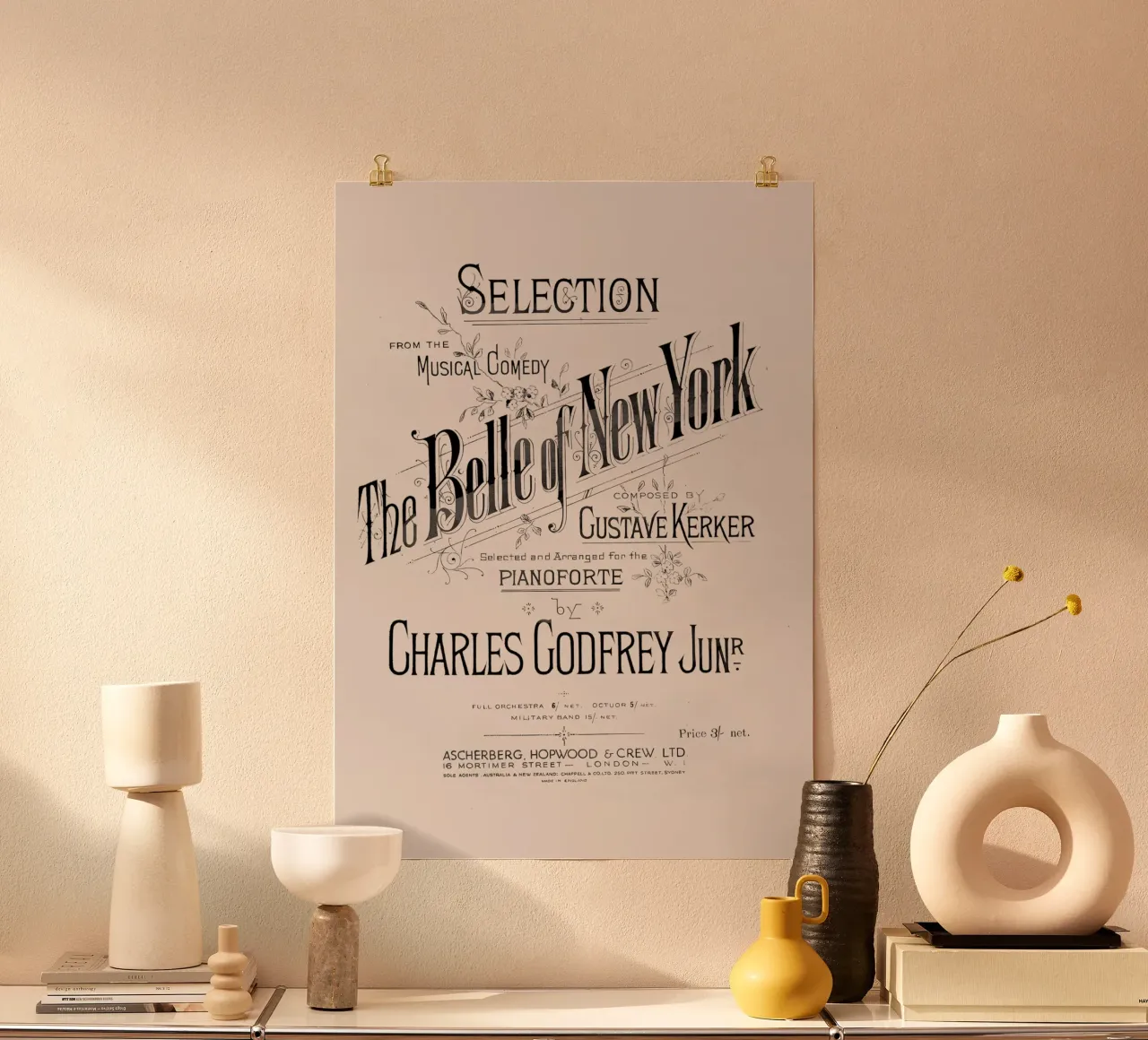 The Belle of New York - Copertina di spartito d'epoca poster con telaio in alluminio da ClubArt