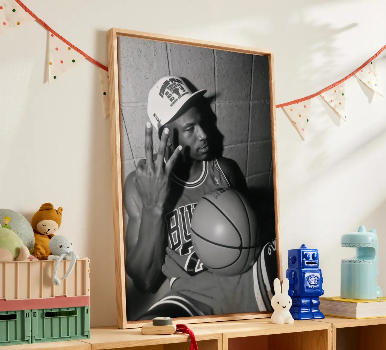 Dreier-Sieg Swagger - Basketball-Legende Poster Leinwand mit Schattenfugenrahmen von Art.Piece