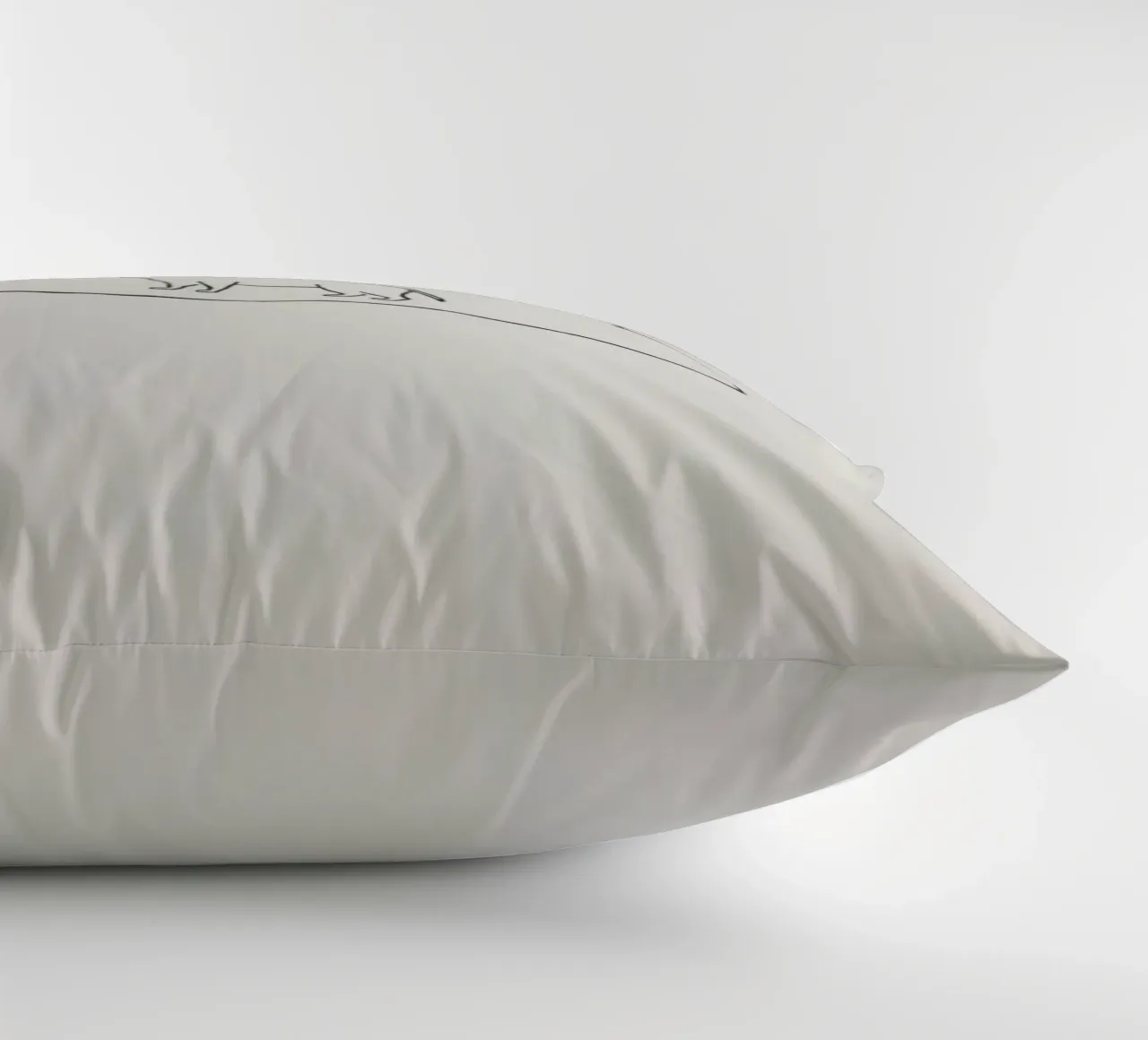 Katzensilhouette innerhalb eines einfachen Wolkenumrisses stehend Kissen von DesignDoodle