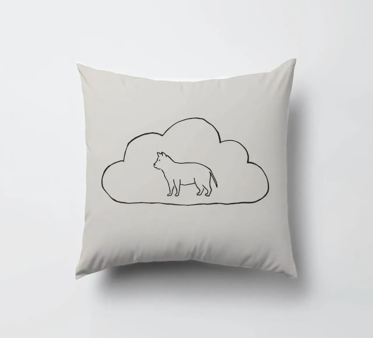 Katzensilhouette innerhalb eines einfachen Wolkenumrisses stehend Kissen von DesignDoodle