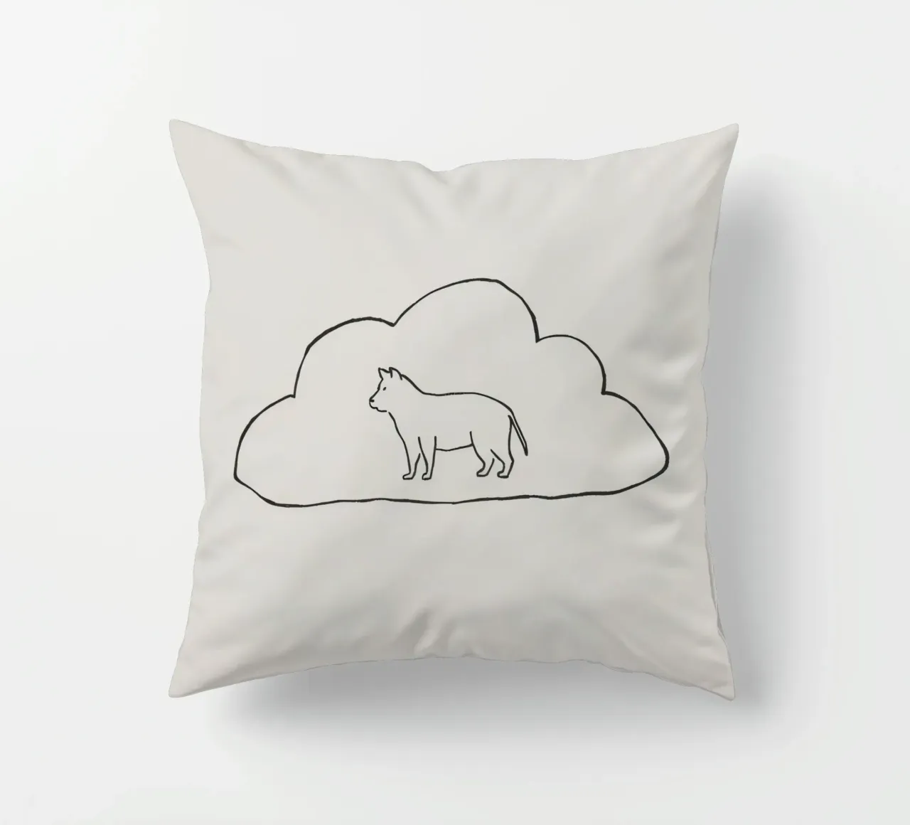 Katzensilhouette innerhalb eines einfachen Wolkenumrisses stehend Kissen von DesignDoodle