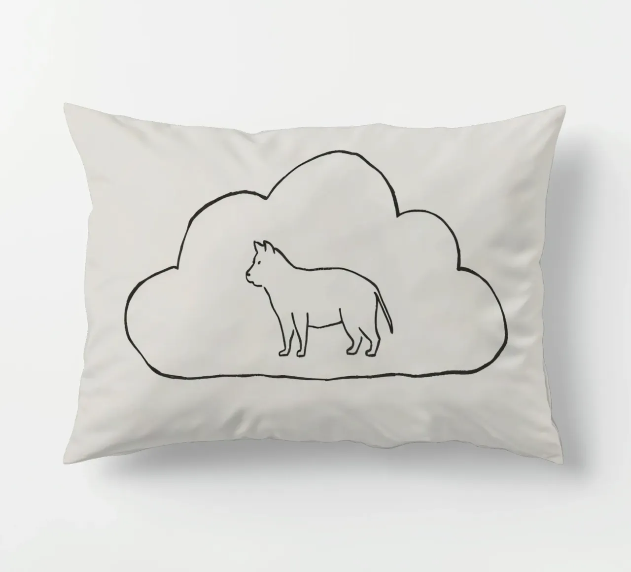 Katzensilhouette innerhalb eines einfachen Wolkenumrisses stehend Kissen von DesignDoodle