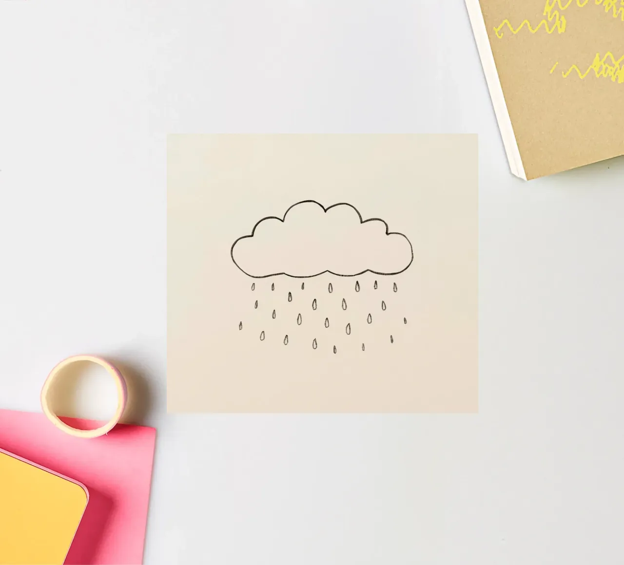 Croquis simple d'un nuage avec des gouttes de pluie illustrant un temps pluvieux. autocollant de DesignDoodle