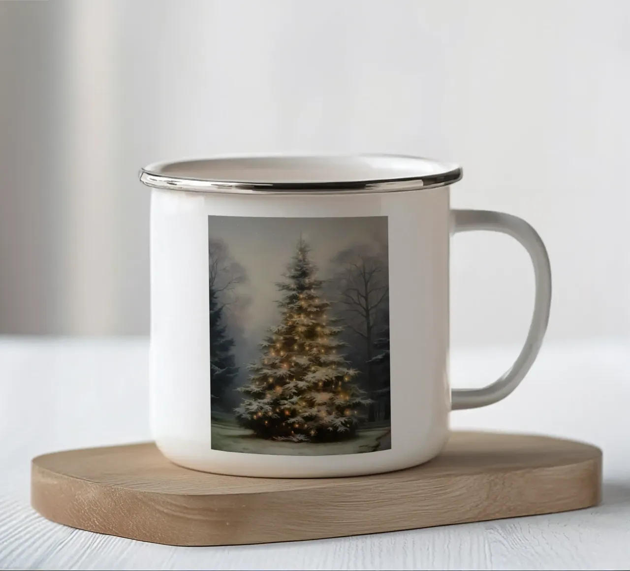 Magico albero di Natale all'aperto - Luci della foresta innevata tazza in smalto da ClubArt