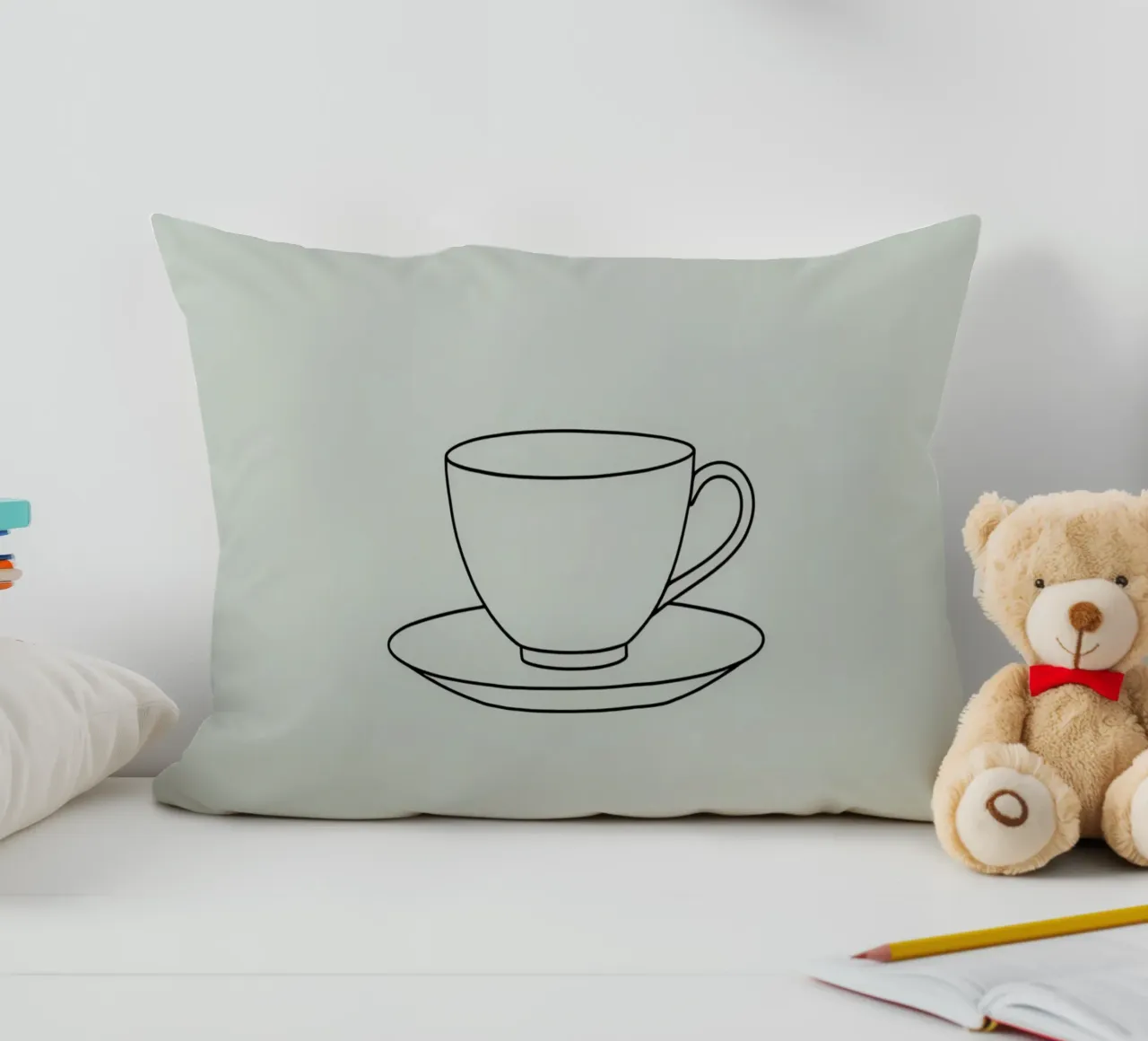 Semplice schizzo di una tazza da tè su un piattino esposto su un minimo cuscino da DesignDoodle