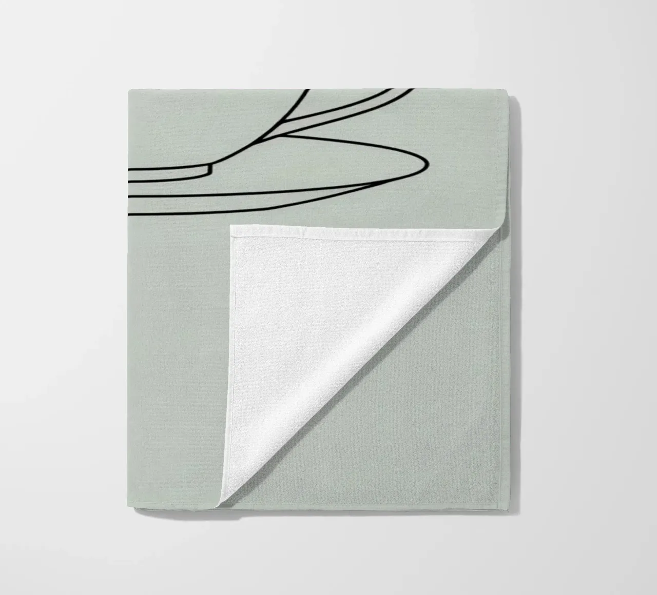 Semplice schizzo di una tazza da tè su un piattino esposto su un minimo telo mare da DesignDoodle