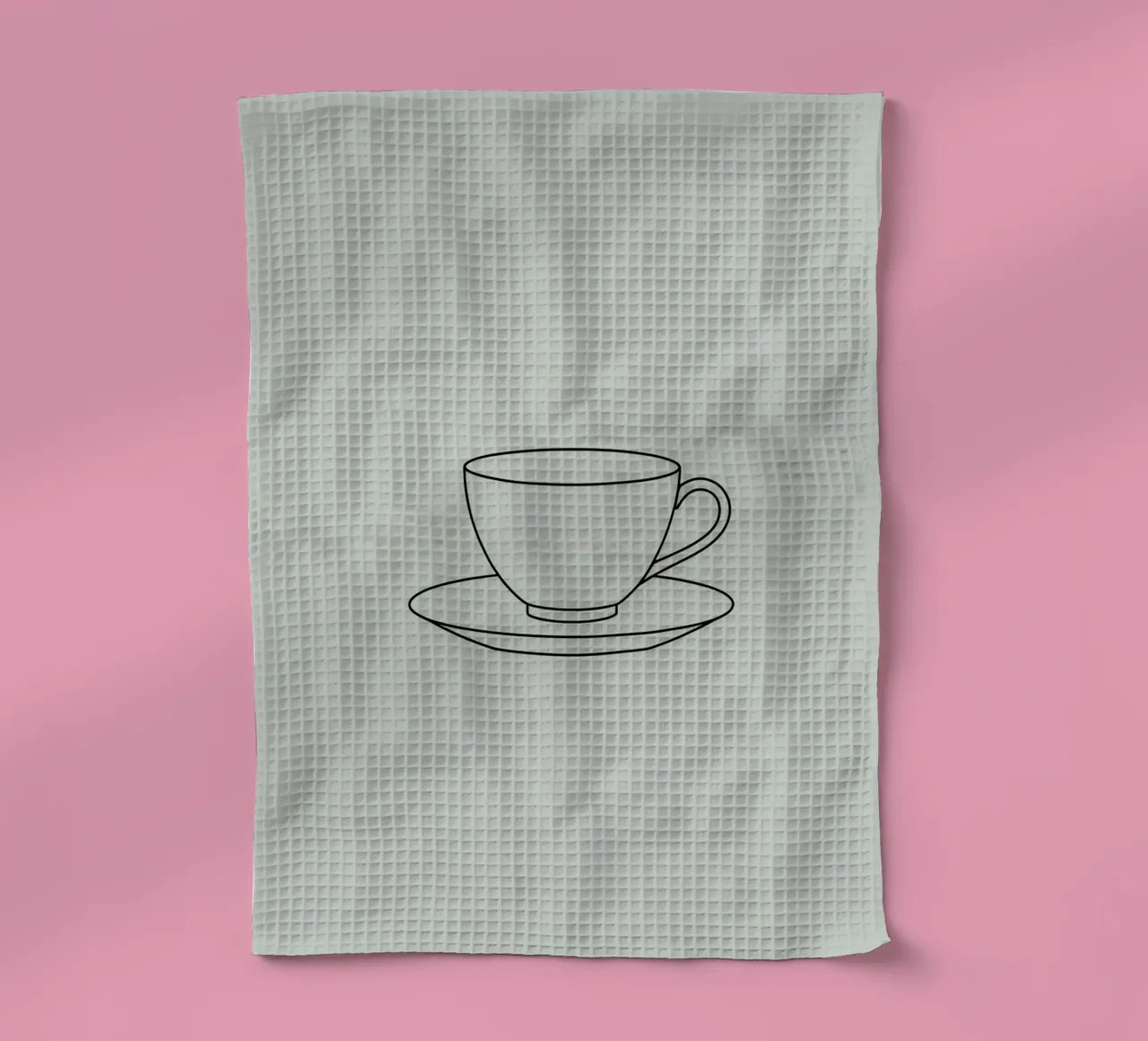 Semplice schizzo di una tazza da tè su un piattino esposto su un minimo canovaccio da cucina da DesignDoodle