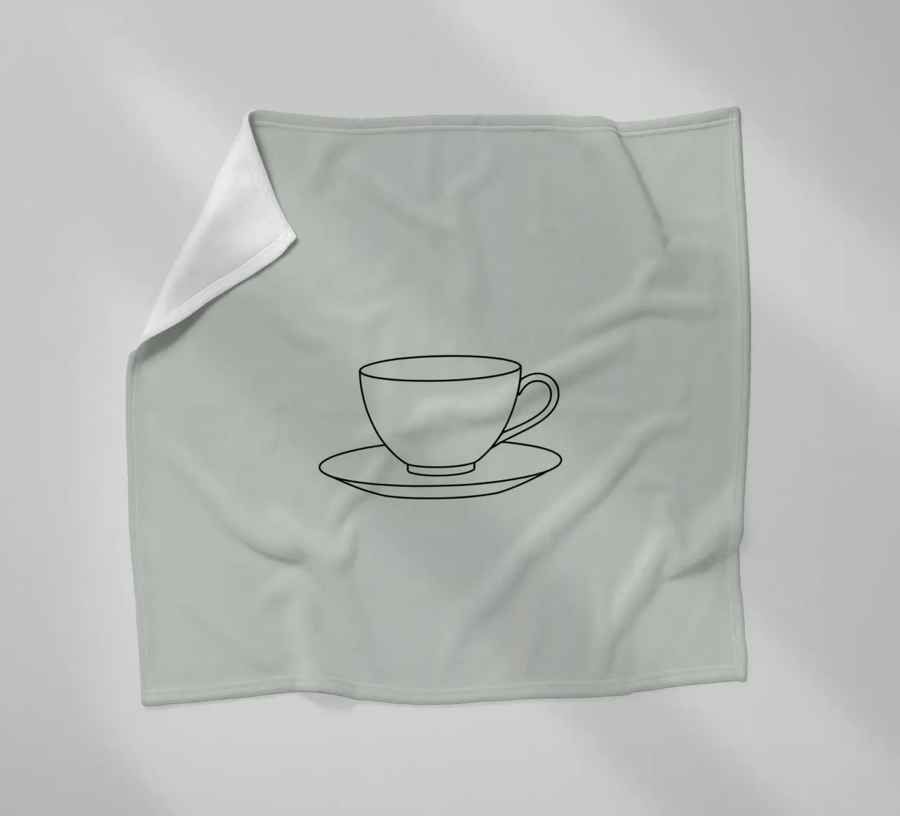 Semplice schizzo di una tazza da tè su un piattino esposto su un minimo coperta in pile da DesignDoodle