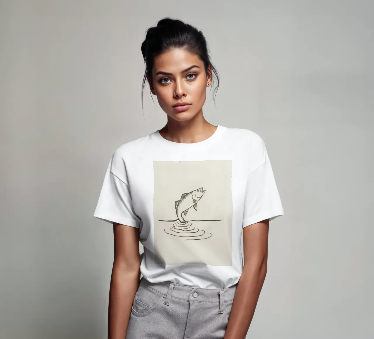 Pesci che saltano sopra l'acqua in un ambiente naturale che mette in evidenza t-shirt da DesignDoodle