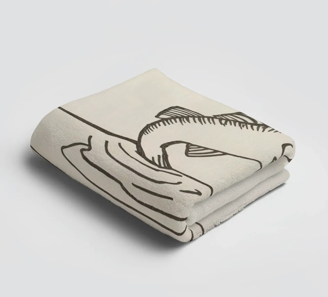 Pesci che saltano sopra l'acqua in un ambiente naturale che mette in evidenza asciugamano da bagno da DesignDoodle