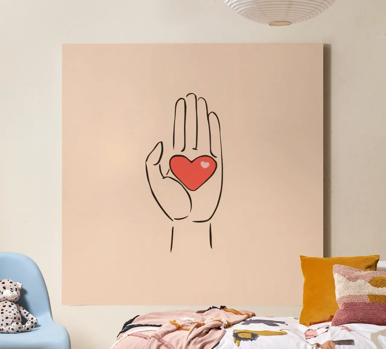 Mano che regge un cuore che rappresenta amore e gentilezza tela da DesignDoodle