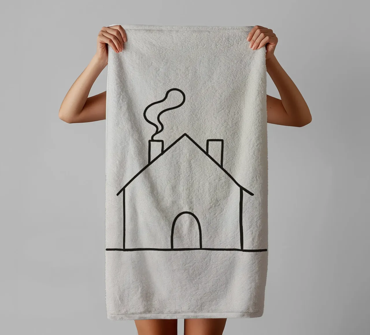 Schéma simple d'une maison avec de la fumée s'élevant de la cheminée serviette de bain de DesignDoodle