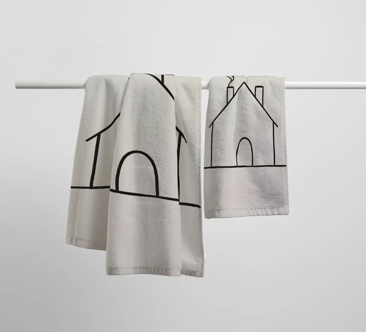 Schéma simple d'une maison avec de la fumée s'élevant de la cheminée serviette de bain de DesignDoodle