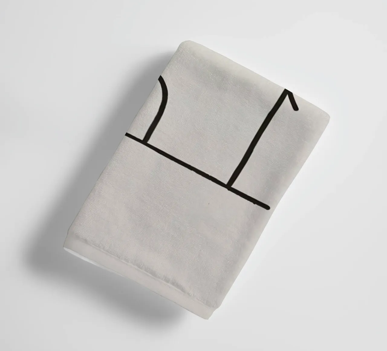 Schéma simple d'une maison avec de la fumée s'élevant de la cheminée serviette de bain de DesignDoodle