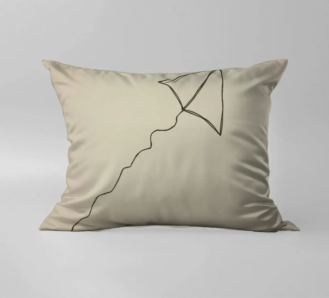 Aquilone che si libra in volo con una coda fluente attaccata, mostrando una gioiosa cuscino da DesignDoodle