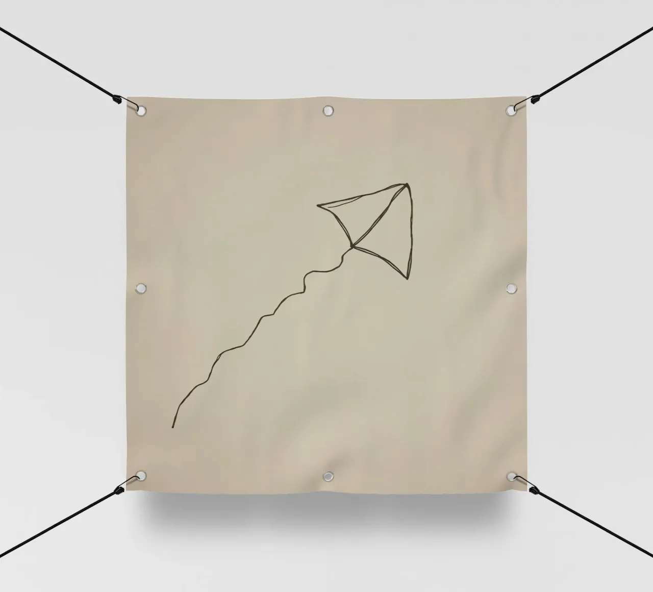Aquilone che si libra in volo con una coda fluente attaccata, mostrando una gioiosa telo in pvc da DesignDoodle