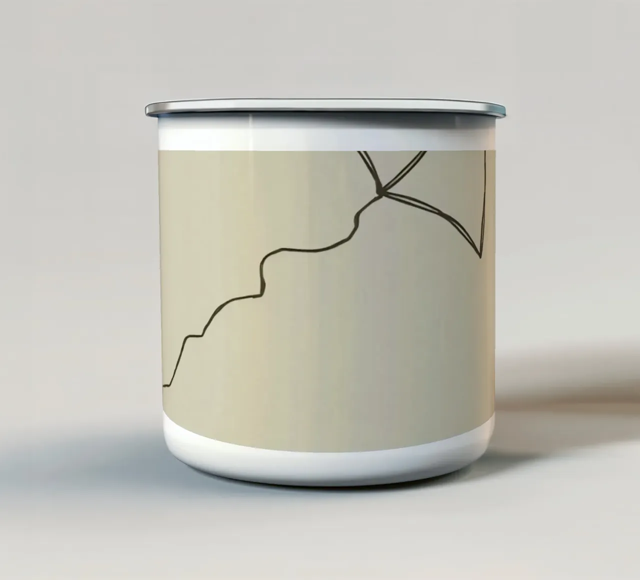 Aquilone che si libra in volo con una coda fluente attaccata, mostrando una gioiosa tazza in smalto da DesignDoodle