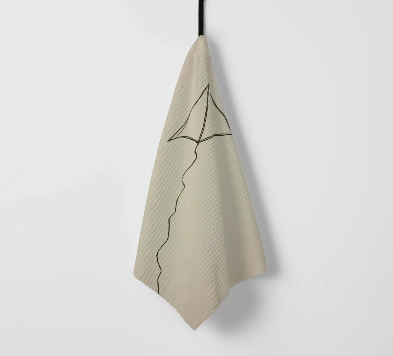 Aquilone che si libra in volo con una coda fluente attaccata, mostrando una gioiosa canovaccio da cucina da DesignDoodle