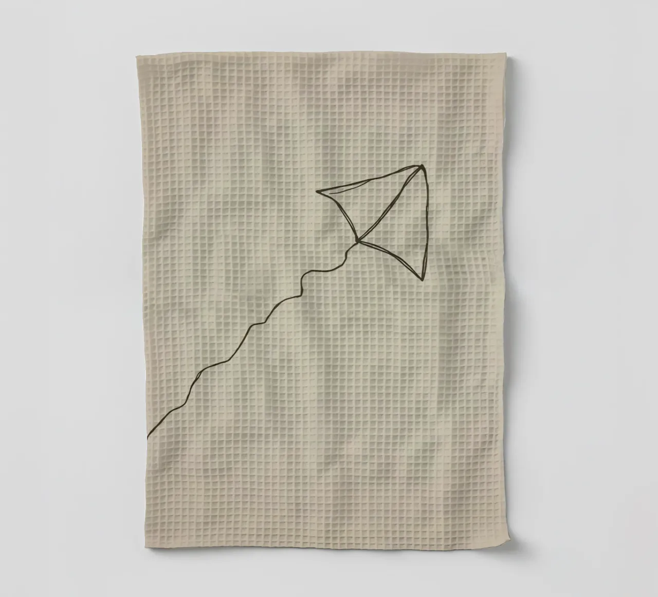 Aquilone che si libra in volo con una coda fluente attaccata, mostrando una gioiosa canovaccio da cucina da DesignDoodle