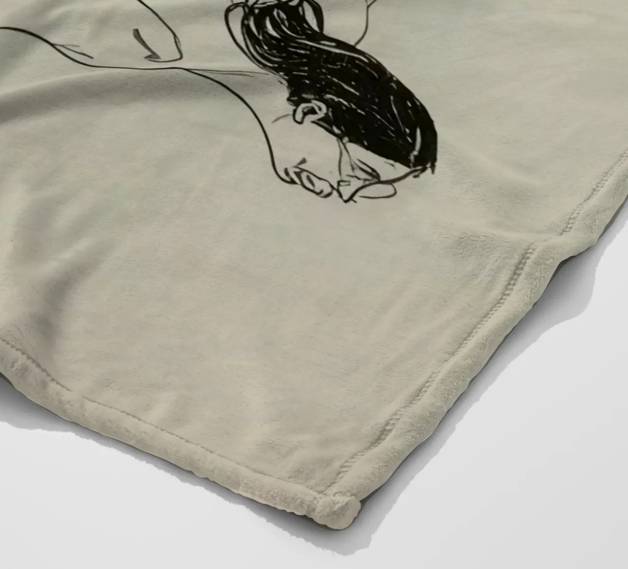 Subacqueo che esegue un'aggraziata discesa subacquea in un ambiente tranquillo coperta in pile da DesignDoodle