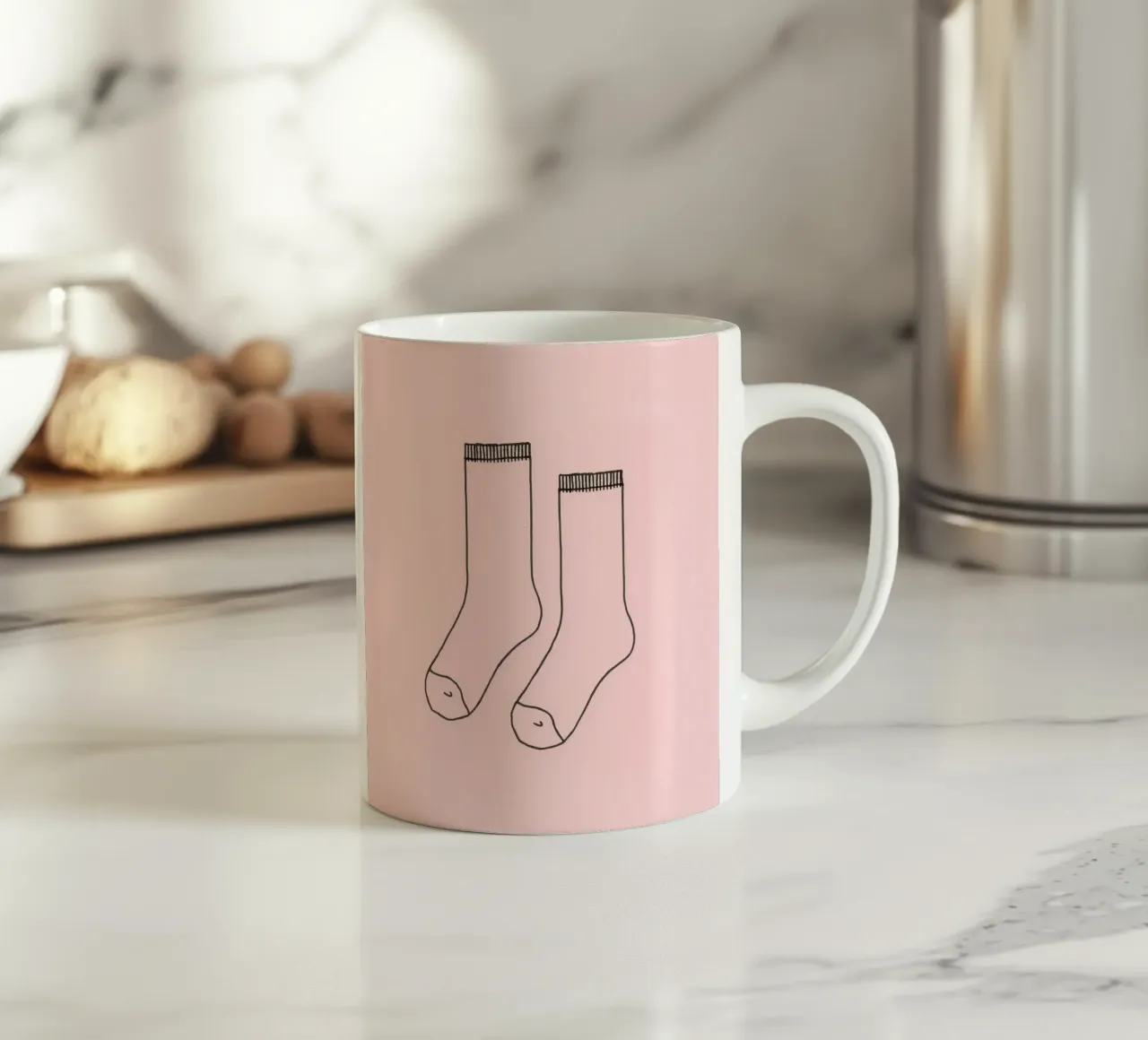 Semplice disegno di un paio di calzini con sfondo rosa tazza in ceramica da DesignDoodle