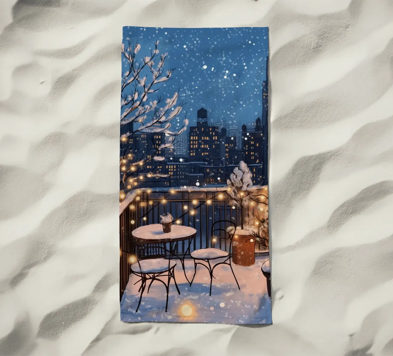 Accogliente balcone invernale - Luci sul tetto della città innevata telo mare da ClubArt
