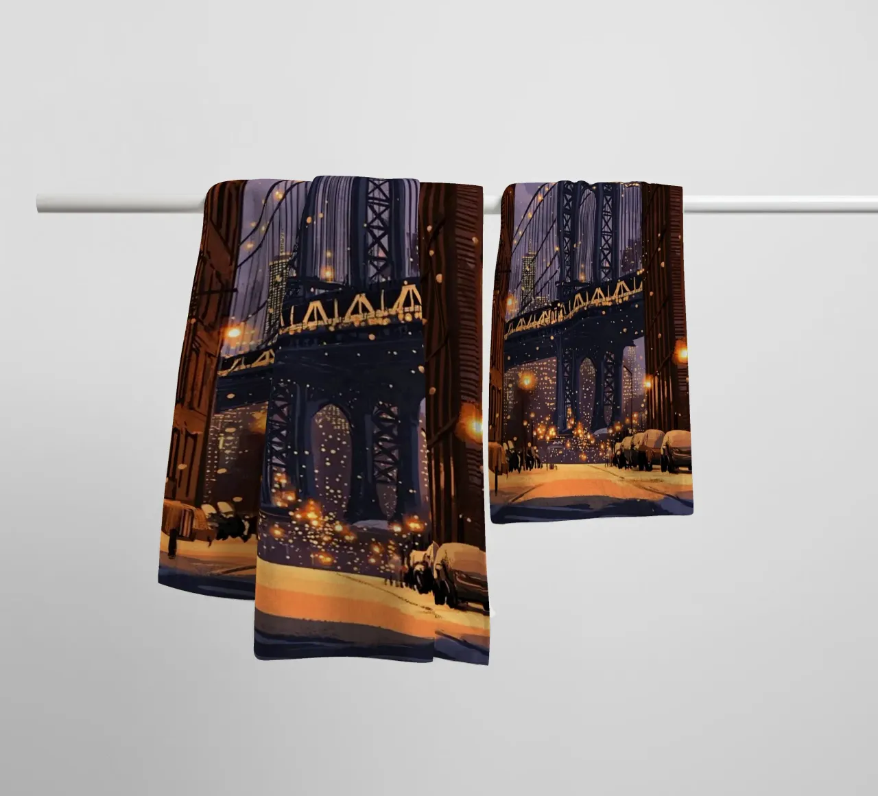 Notte d'inverno a DUMBO - Scena di neve sul ponte di Manhattan asciugamano da bagno da ClubArt