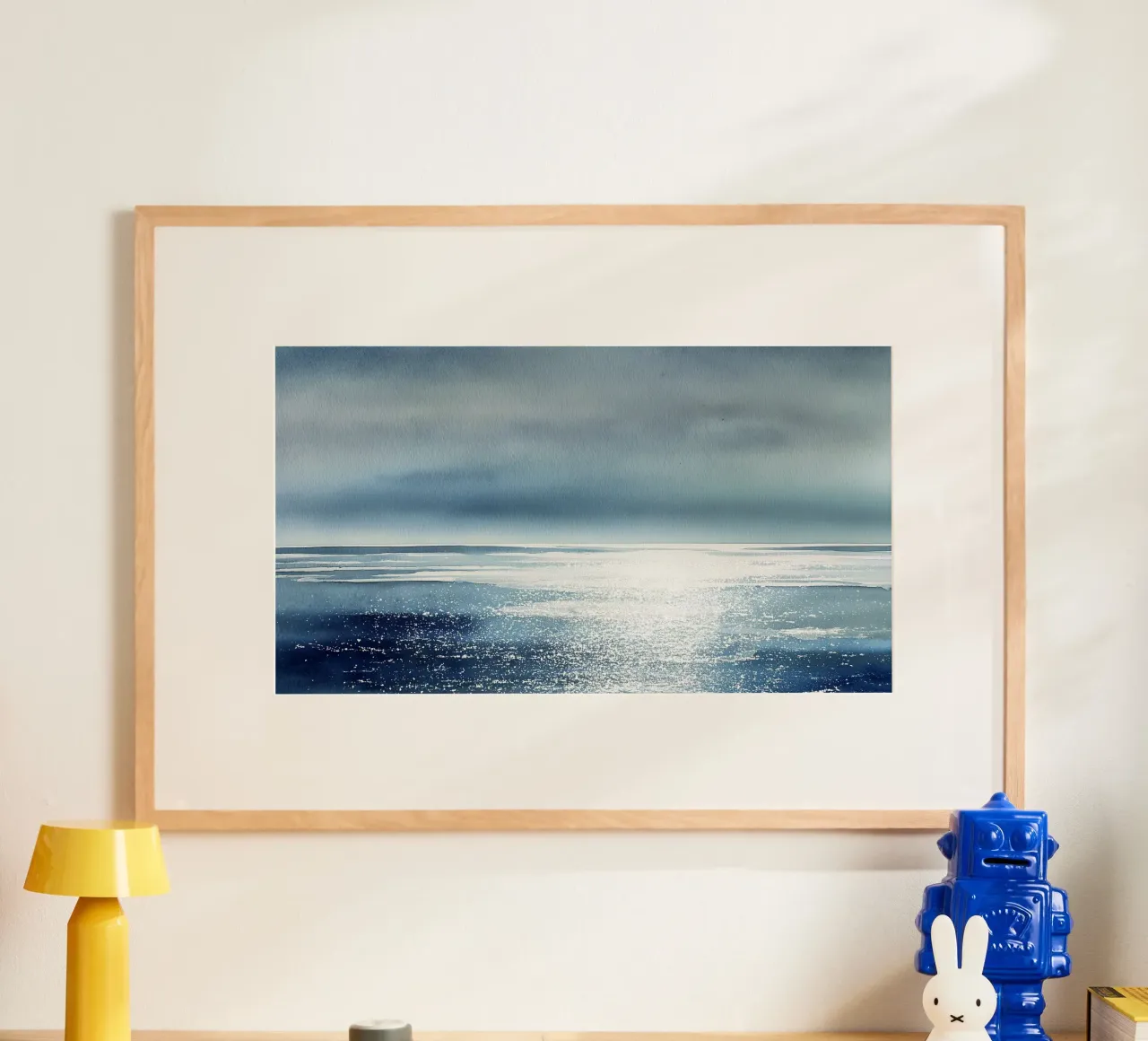 Le silence qui suit la lumière poster avec cadre en bois de Matthias Keller Studio