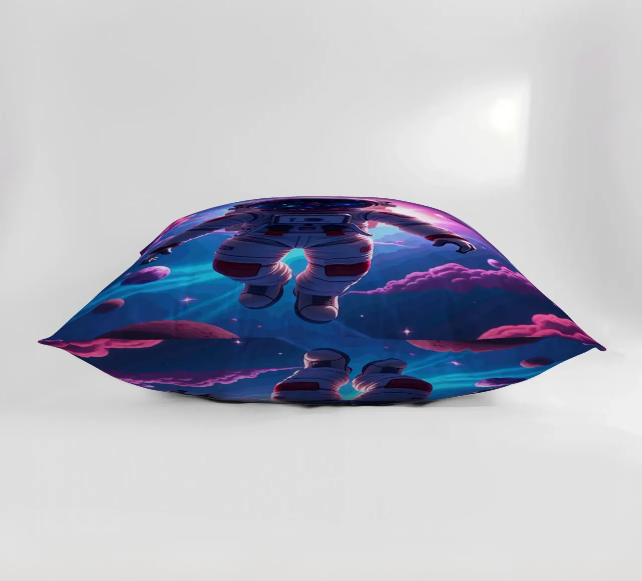 Astronauta psichedelico che fluttua in una galassia al neon cuscino da artdesign1985