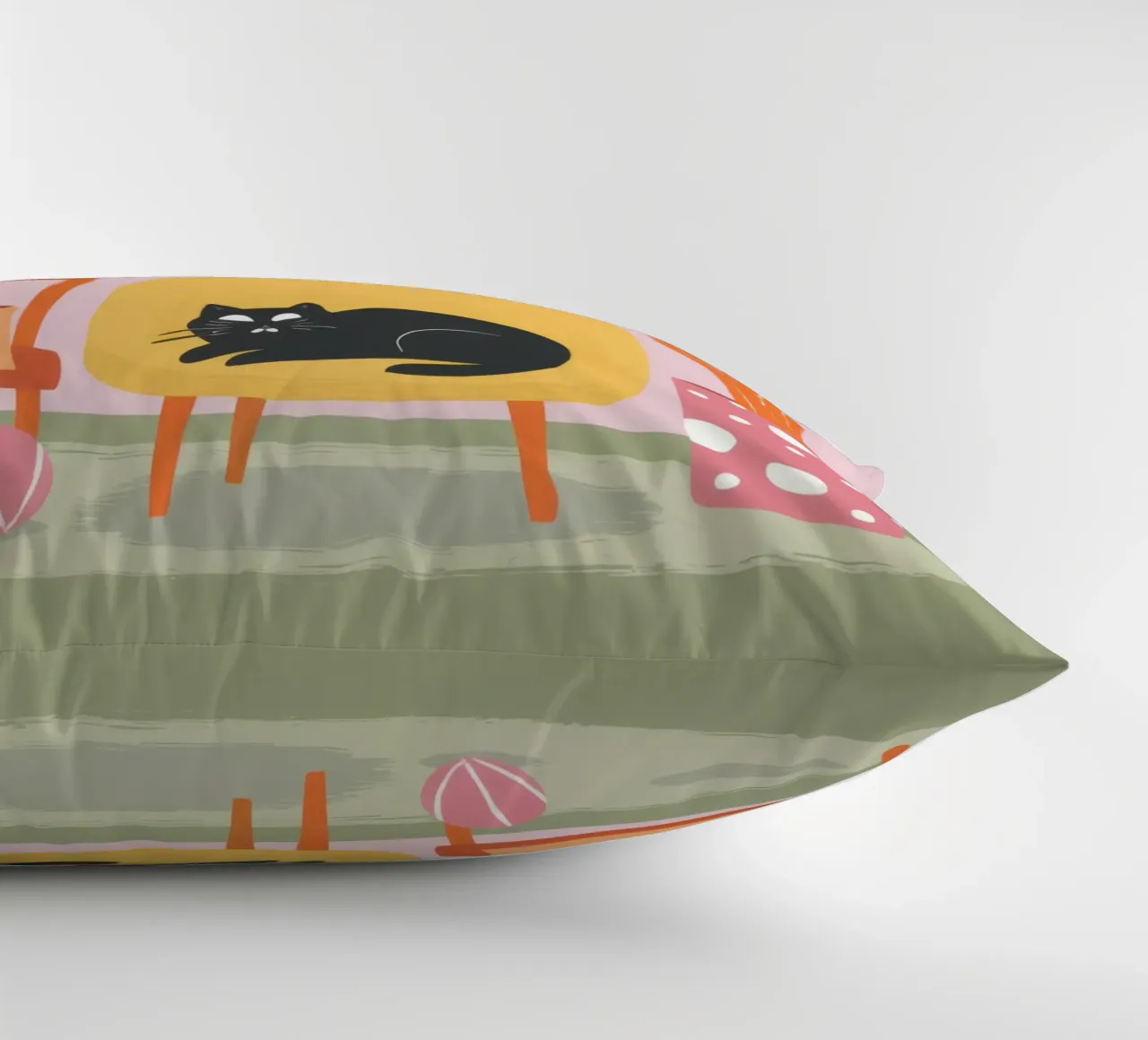 Chat sur une chaise jaune coussin de Hollow Years
