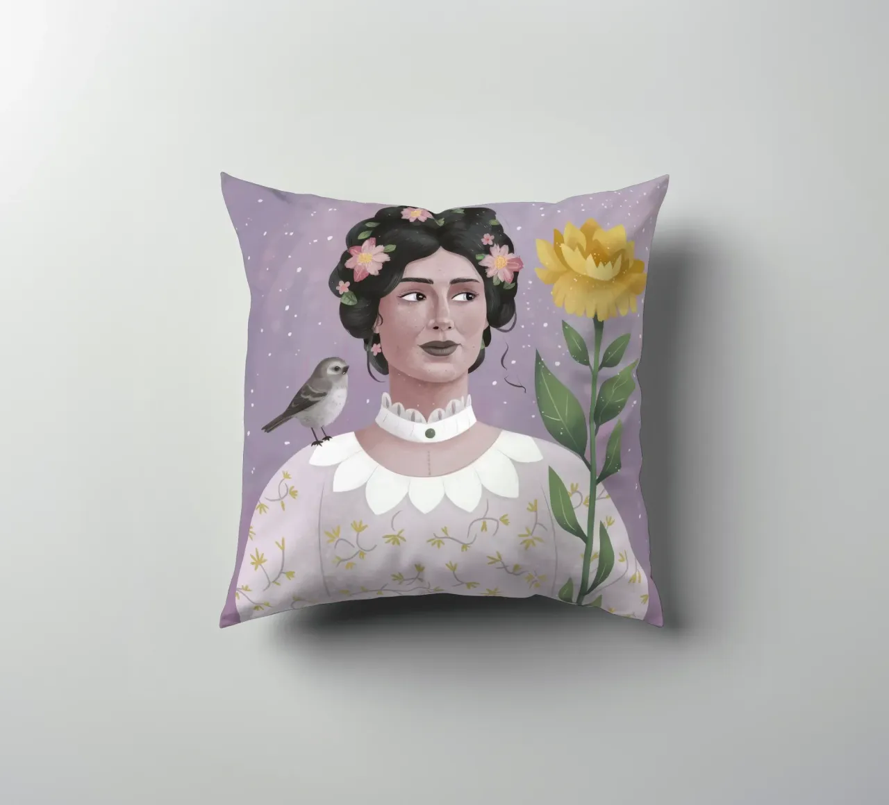 Donna con uccello e fiori cuscino da Hollow Years