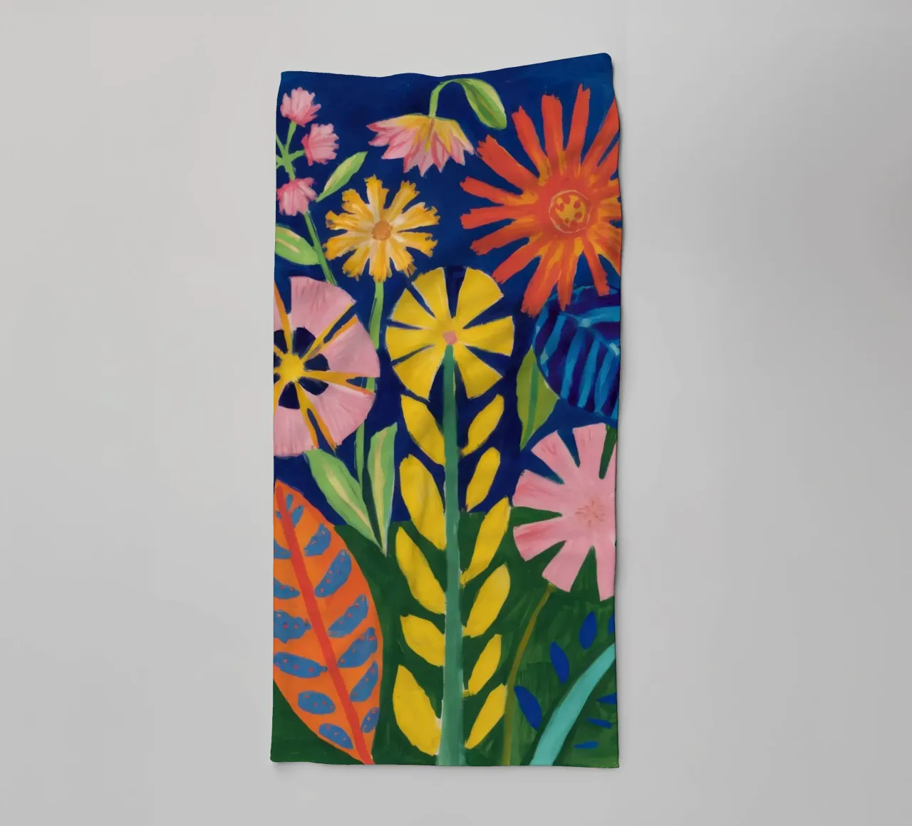 Fiori blu selvatici asciugamano da bagno da Sentinel Glow
