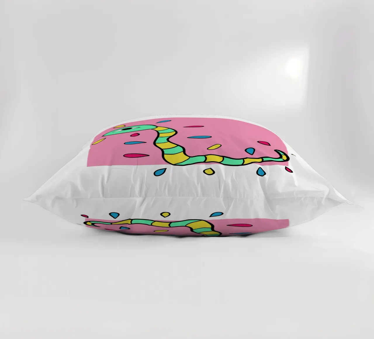 Snake and pink cuscino da BAINAI