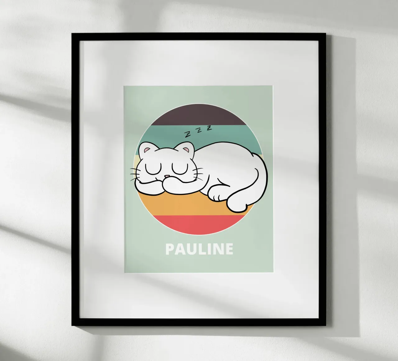 Schlafende Katze mit Wunschname poster con telaio in plastica da BAINAI KIDS
