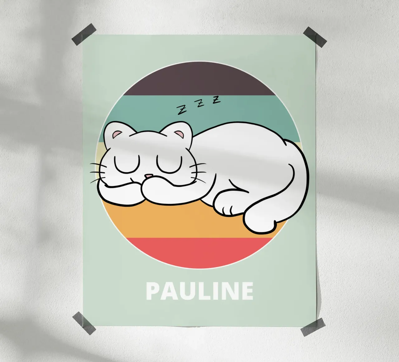 Schlafende Katze mit Wunschname poster con telaio in plastica da BAINAI KIDS