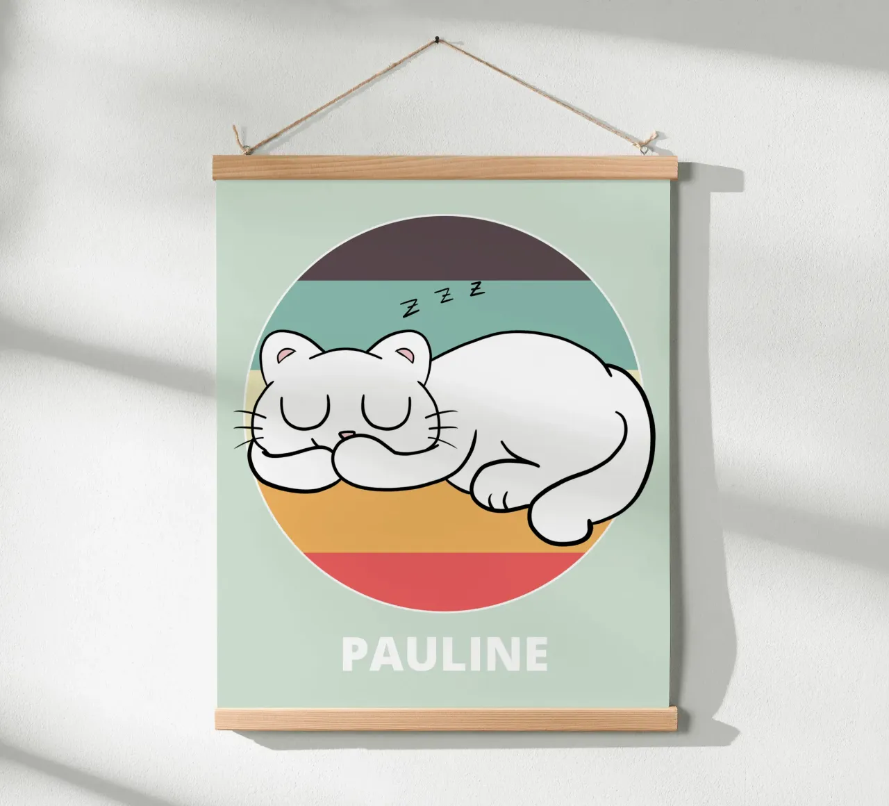 Schlafende Katze mit Wunschname poster con telaio in plastica da BAINAI KIDS