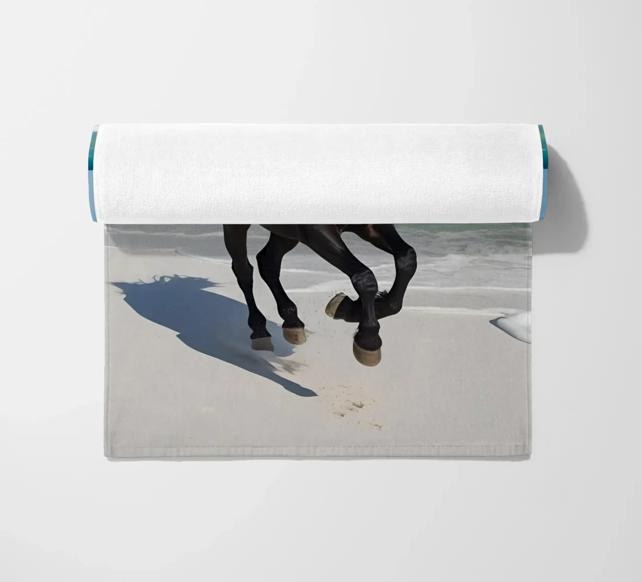 Pferd am Strand telo mare da Poster Dreams