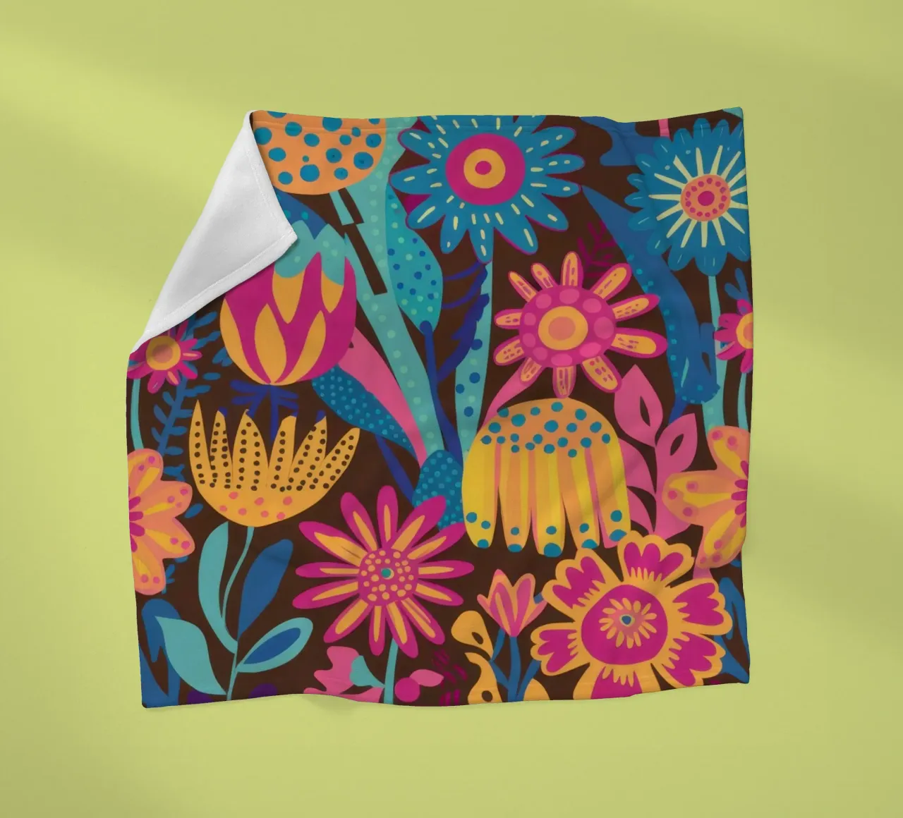 Tappeto Maximalist Bloom coperta in pile da Arcane Lines