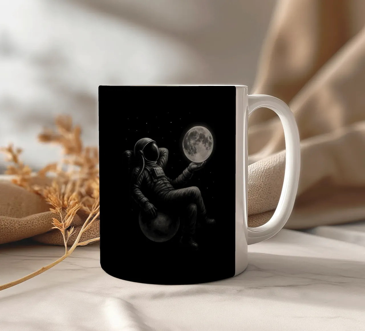 Contemplative Astronaut Holding the Moon tazza in ceramica da BadrBrand