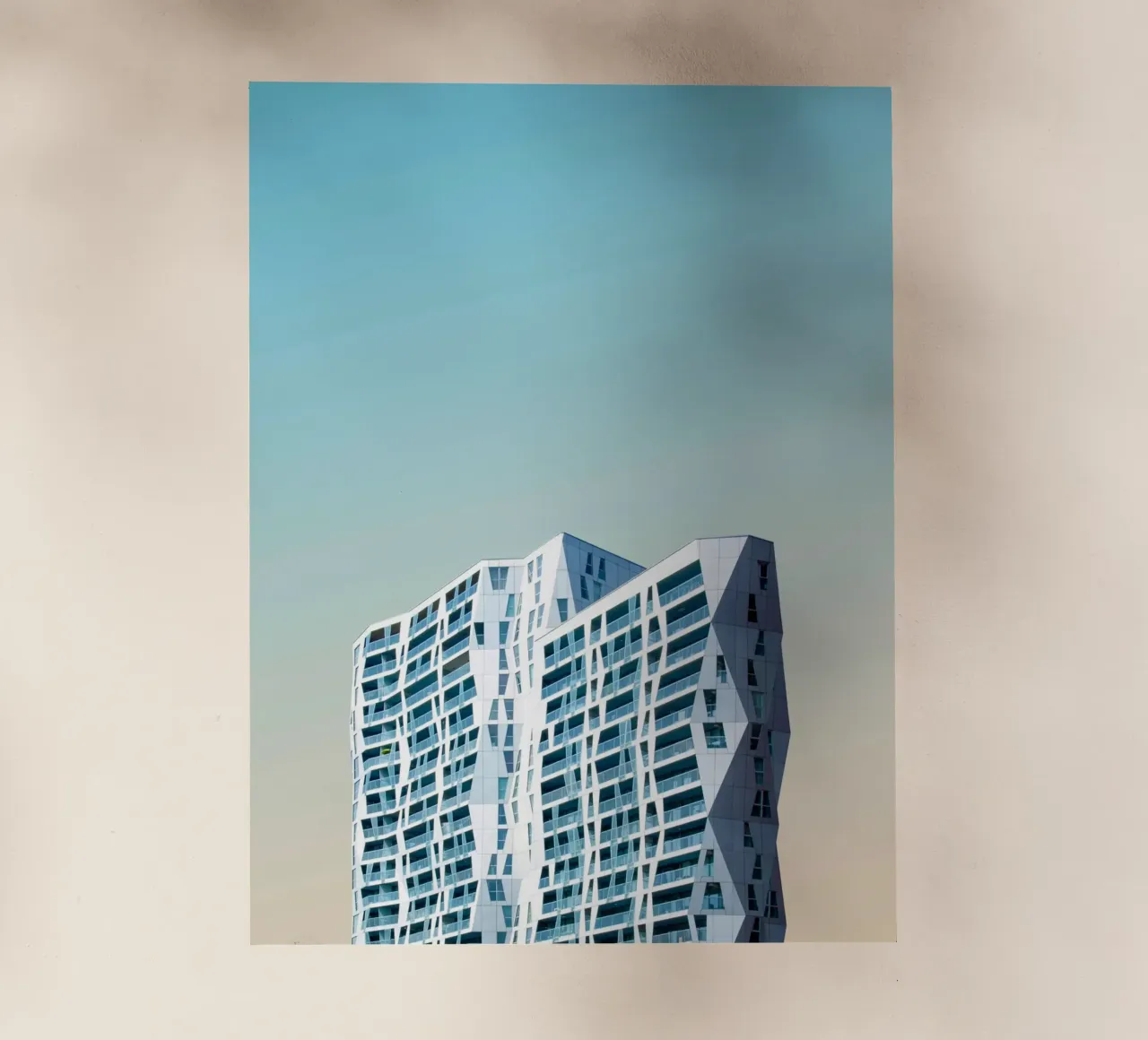 edificio geometrico di grande altezza pellicola backlit da pastel color shape