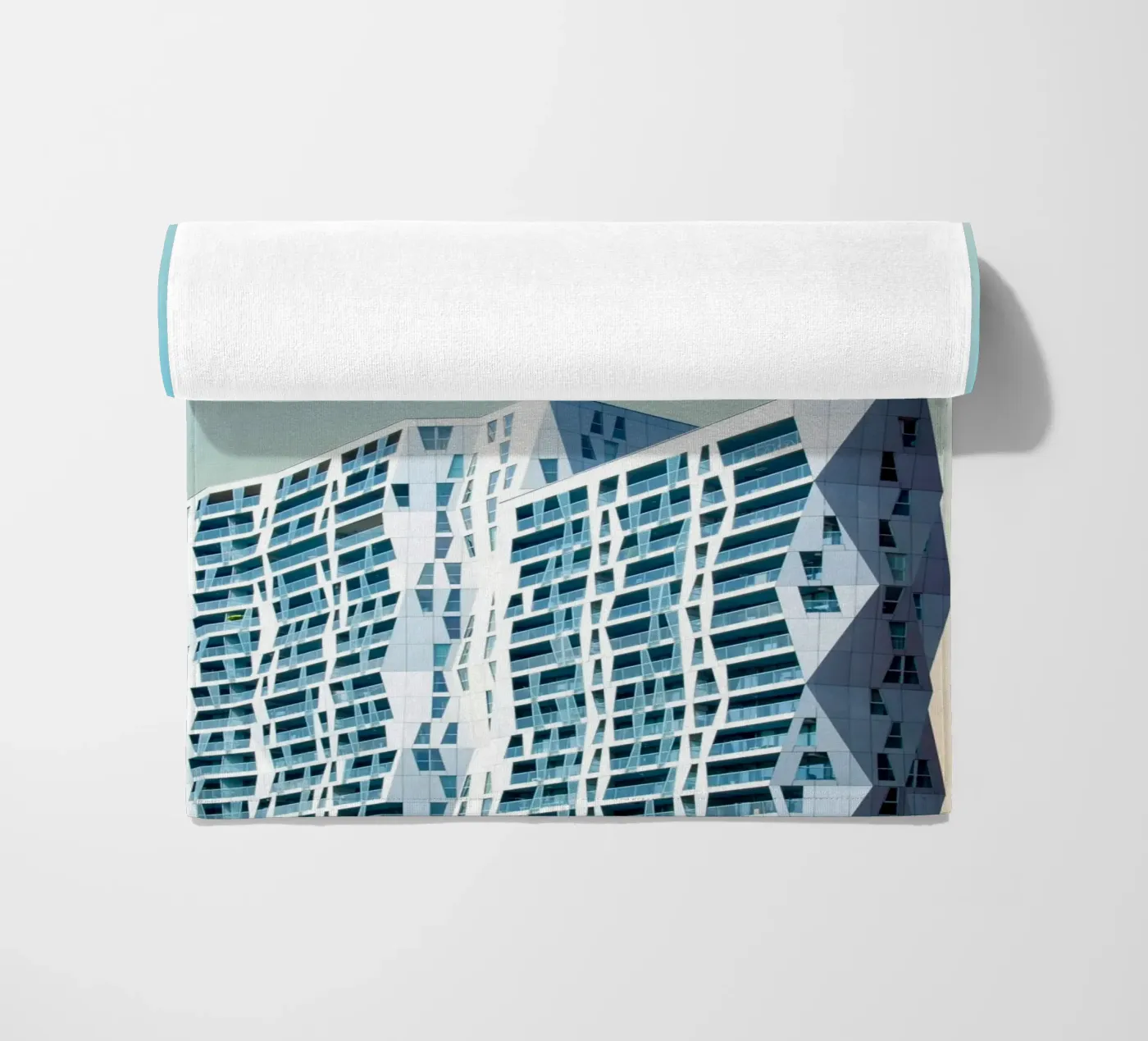 edificio geometrico di grande altezza telo mare da pastel color shape