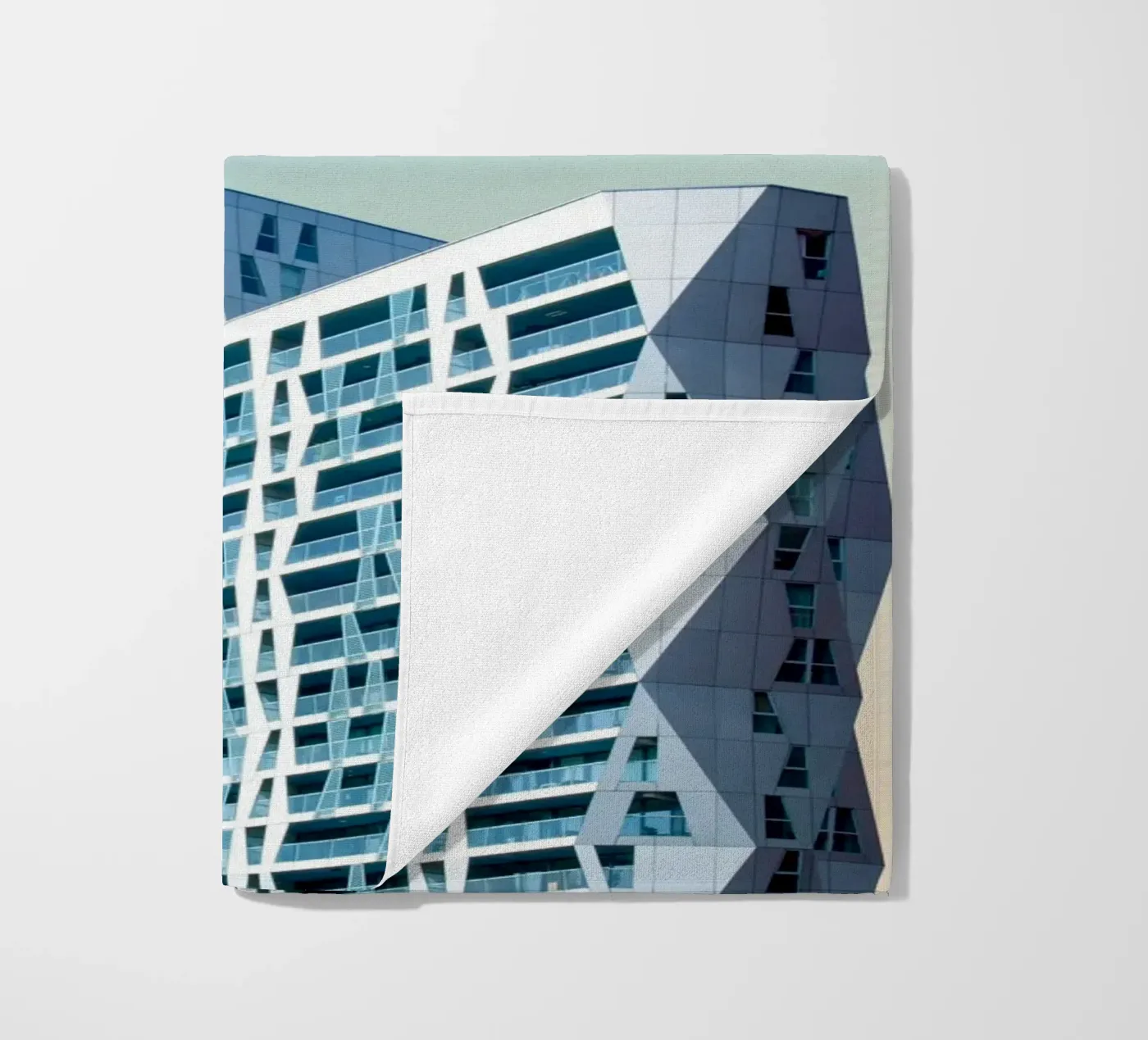 edificio geometrico di grande altezza telo mare da pastel color shape