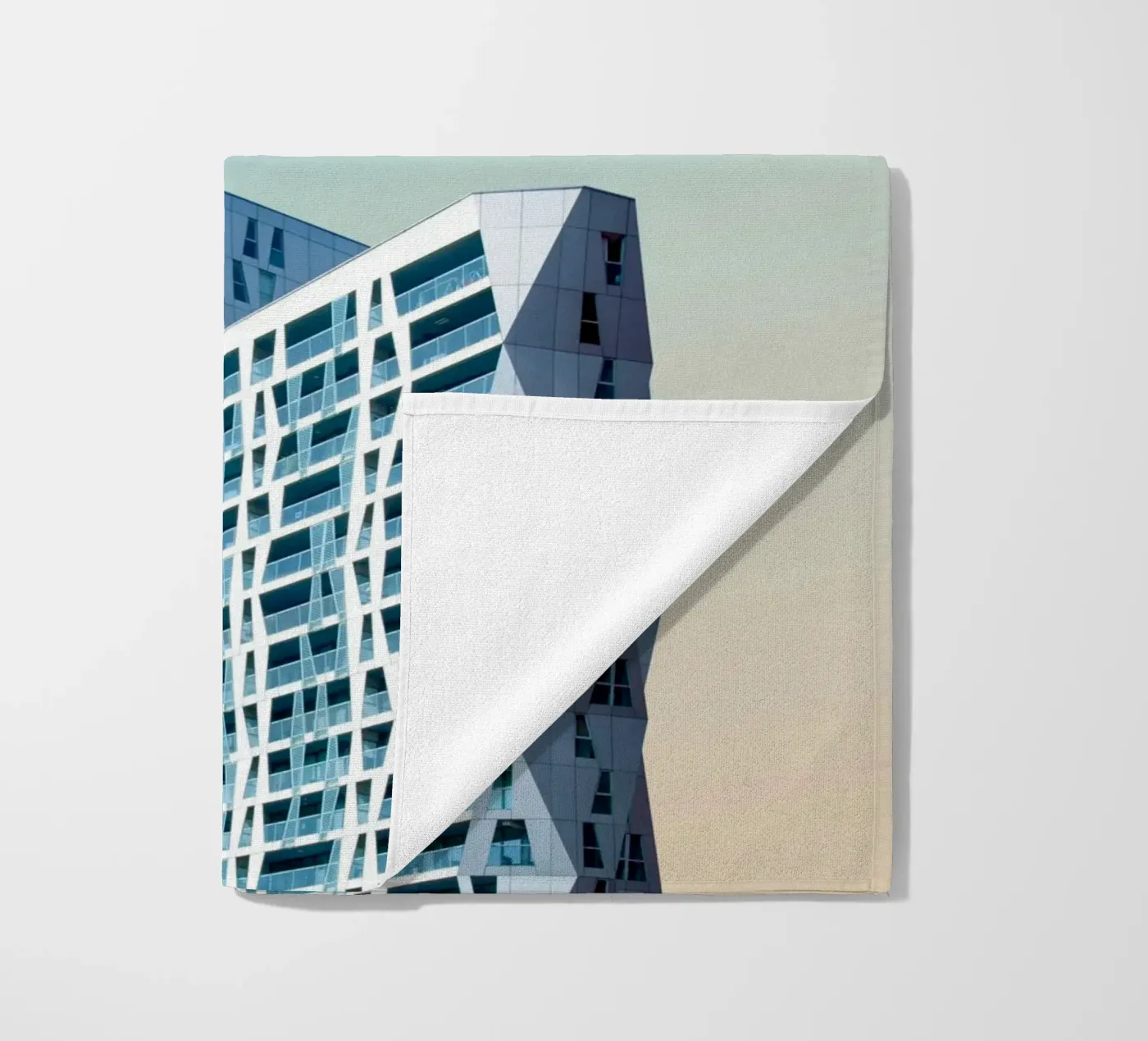 edificio geometrico di grande altezza telo mare da pastel color shape