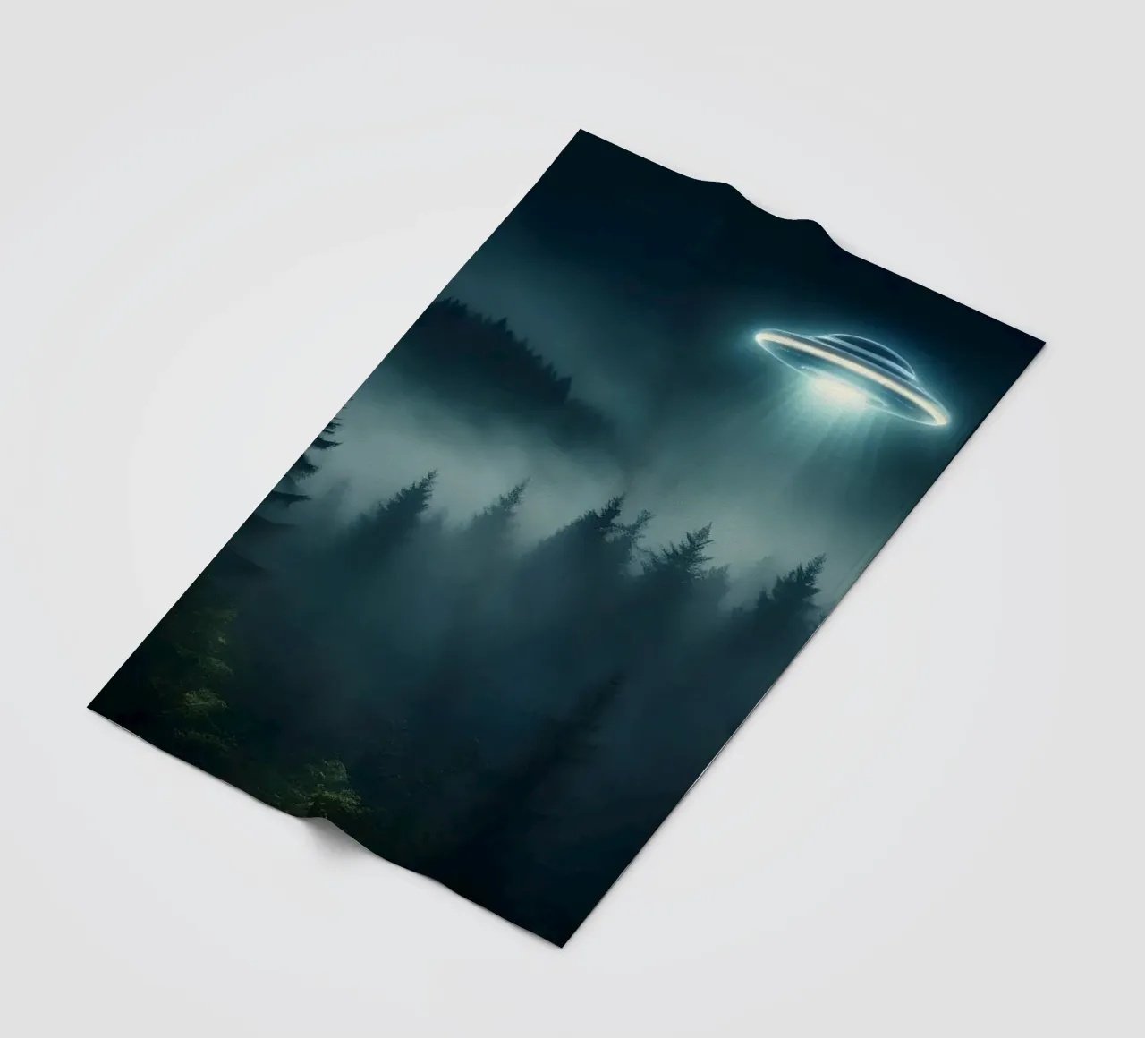 UFO in volo su una foresta coperta in pile da Magic Screen